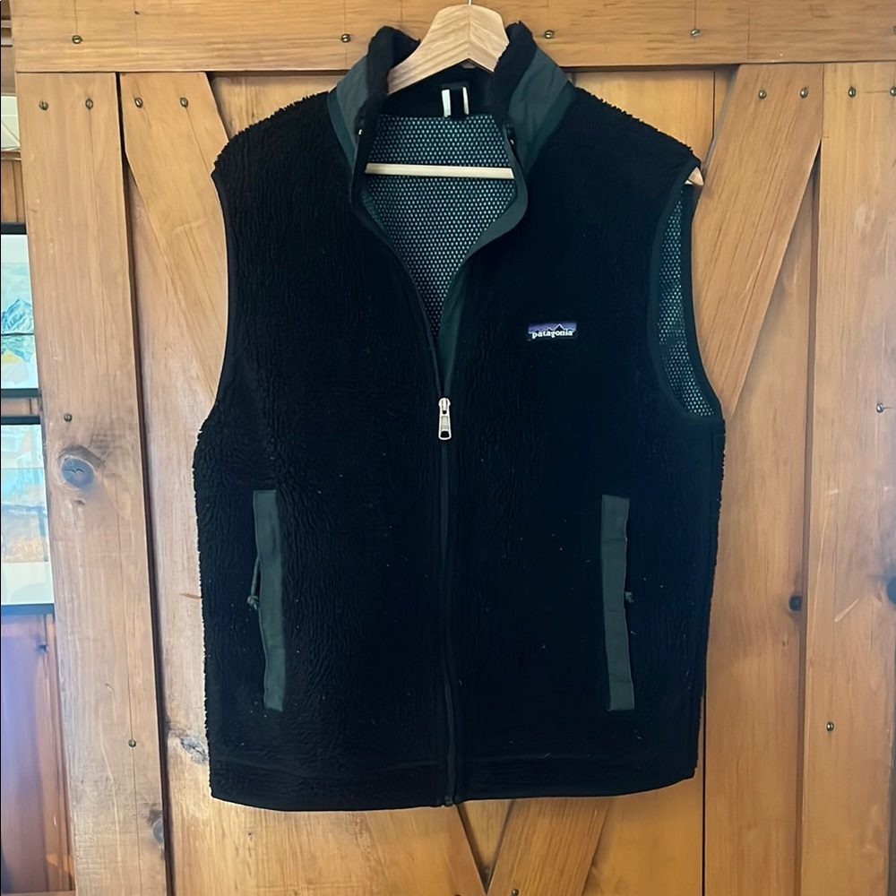 Vintage USA Patagonia Black and Green Fleece Vest